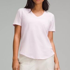 Lululemon / Love V-Neck T-Shirt / Meadowsweet Pink